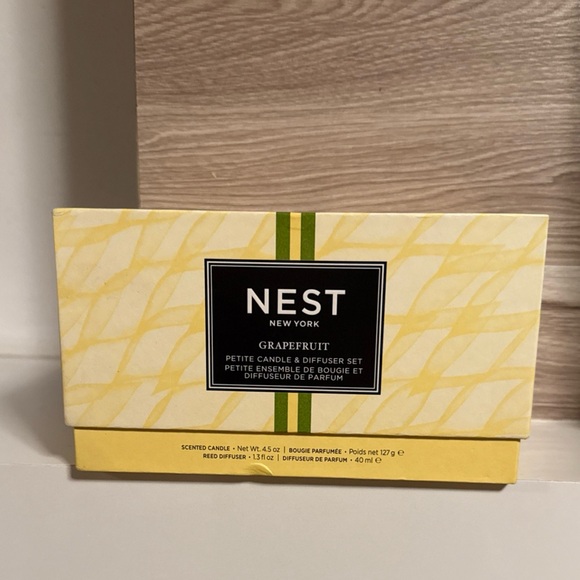 NEST Fragrances Grapefruit Candle and Diffuser Set - Yellow and Black - Picture 1 of 8